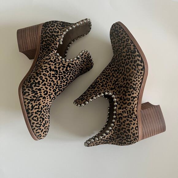 Gianni Bini 'Call Me' Women's 7 Leopard Print Leather Bootie Ball Chain Detail - Picture 8 of 8